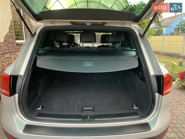 Серый Фольксваген Туарег, объемом двигателя 2.97 л и пробегом 300 тыс. км за 17200 $, фото 12 на Automoto.ua