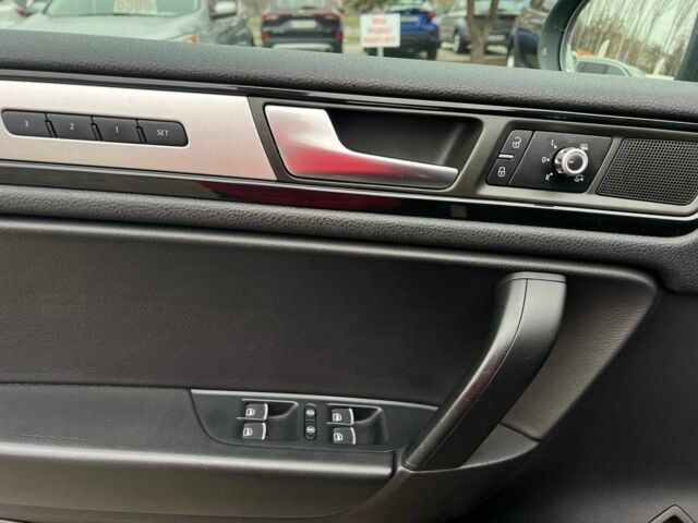 Серый Фольксваген Туарег, объемом двигателя 3 л и пробегом 223 тыс. км за 19500 $, фото 8 на Automoto.ua