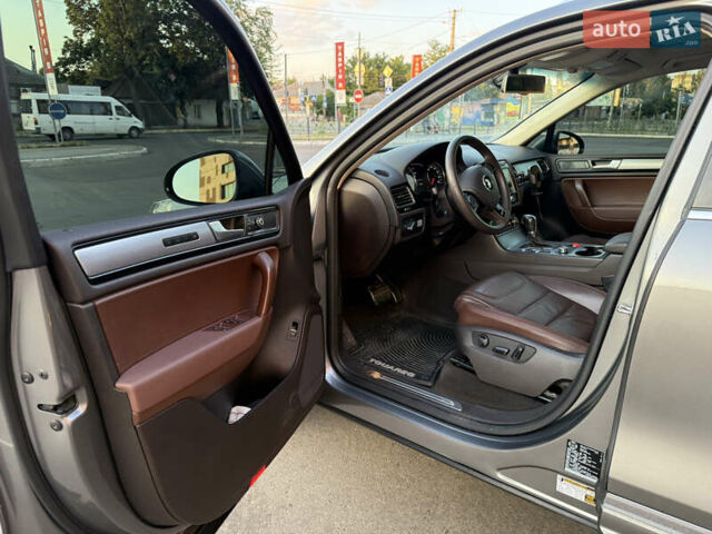 Сірий Фольксваген Туарег, об'ємом двигуна 2.97 л та пробігом 169 тис. км за 24900 $, фото 28 на Automoto.ua