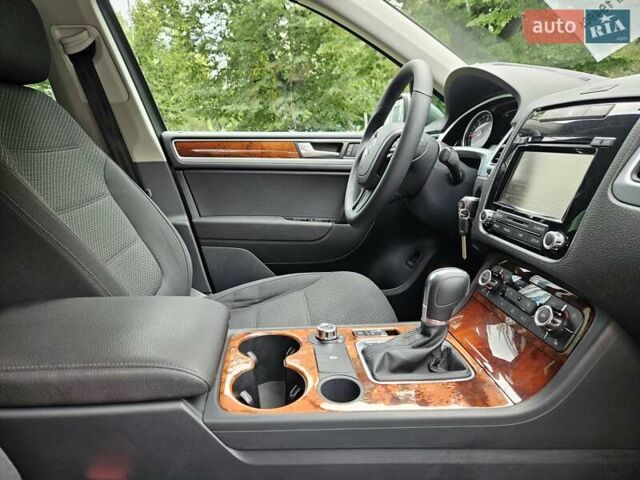 Сірий Фольксваген Туарег, об'ємом двигуна 2.97 л та пробігом 263 тис. км за 18790 $, фото 29 на Automoto.ua