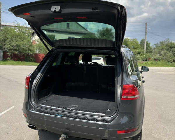 Сірий Фольксваген Туарег, об'ємом двигуна 2.97 л та пробігом 229 тис. км за 19800 $, фото 21 на Automoto.ua