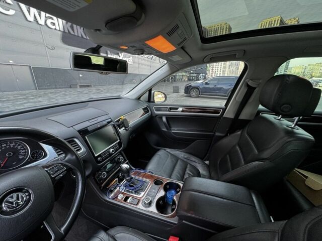 Серый Фольксваген Туарег, объемом двигателя 3 л и пробегом 237 тыс. км за 17500 $, фото 7 на Automoto.ua