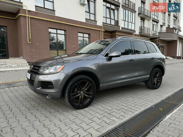 Серый Фольксваген Туарег, объемом двигателя 2.97 л и пробегом 261 тыс. км за 18000 $, фото 4 на Automoto.ua