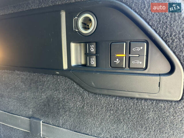 Серый Фольксваген Туарег, объемом двигателя 0 л и пробегом 211 тыс. км за 21450 $, фото 45 на Automoto.ua