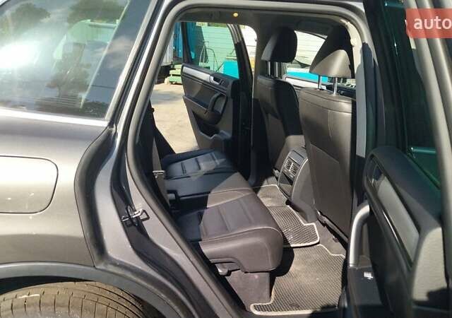 Серый Фольксваген Туарег, объемом двигателя 3.6 л и пробегом 54 тыс. км за 21000 $, фото 6 на Automoto.ua