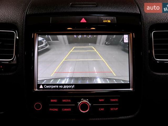 Серый Фольксваген Туарег, объемом двигателя 3 л и пробегом 219 тыс. км за 17900 $, фото 23 на Automoto.ua