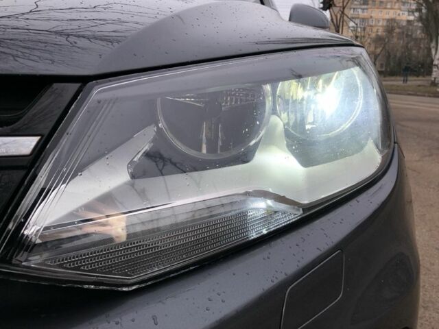 Серый Фольксваген Туарег, объемом двигателя 3 л и пробегом 263 тыс. км за 17000 $, фото 6 на Automoto.ua