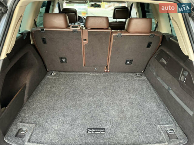 Серый Фольксваген Туарег, объемом двигателя 2.97 л и пробегом 261 тыс. км за 18000 $, фото 29 на Automoto.ua