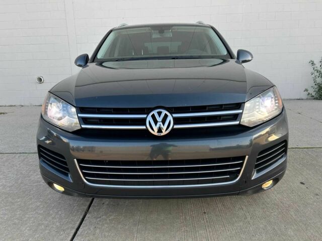 Серый Фольксваген Туарег, объемом двигателя 3 л и пробегом 93 тыс. км за 16800 $, фото 4 на Automoto.ua