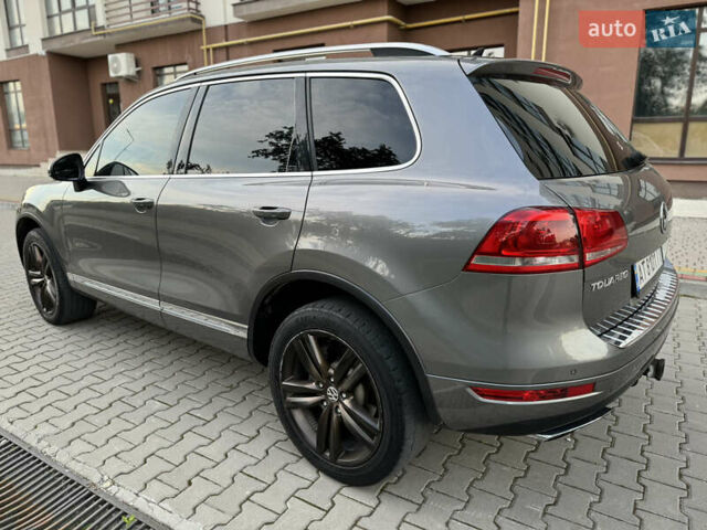 Серый Фольксваген Туарег, объемом двигателя 2.97 л и пробегом 261 тыс. км за 18000 $, фото 7 на Automoto.ua