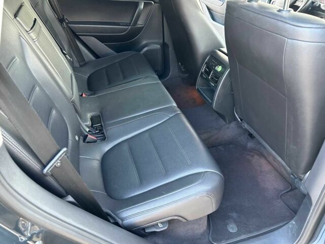 Серый Фольксваген Туарег, объемом двигателя 3 л и пробегом 93 тыс. км за 16800 $, фото 18 на Automoto.ua