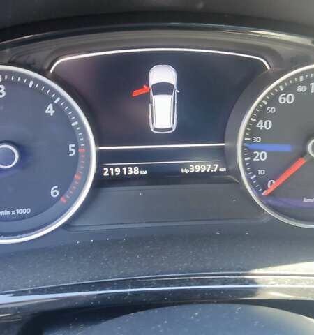 Серый Фольксваген Туарег, объемом двигателя 3 л и пробегом 319 тыс. км за 17500 $, фото 10 на Automoto.ua