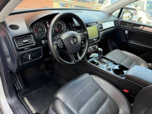 Серый Фольксваген Туарег, объемом двигателя 3.6 л и пробегом 86 тыс. км за 13000 $, фото 7 на Automoto.ua