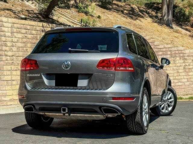 Сірий Фольксваген Туарег, об'ємом двигуна 3 л та пробігом 130 тис. км за 9900 $, фото 6 на Automoto.ua