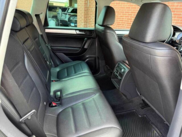 Серый Фольксваген Туарег, объемом двигателя 3.6 л и пробегом 86 тыс. км за 13000 $, фото 13 на Automoto.ua