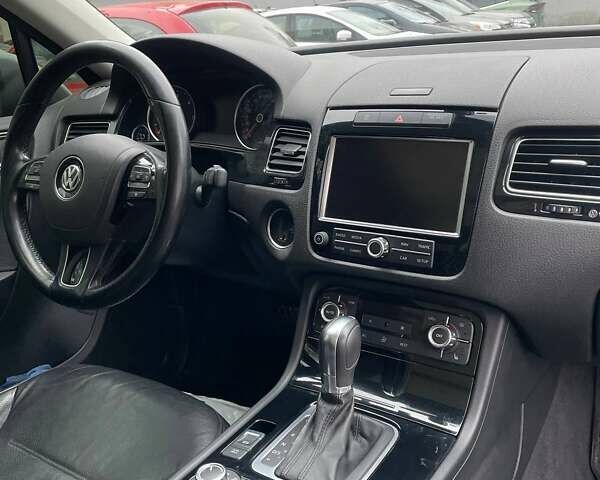 Сірий Фольксваген Туарег, об'ємом двигуна 3 л та пробігом 210 тис. км за 20700 $, фото 6 на Automoto.ua