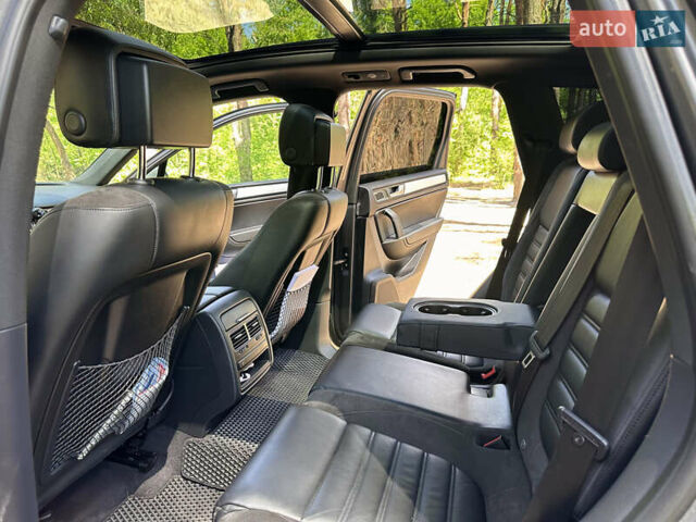 Серый Фольксваген Туарег, объемом двигателя 2.97 л и пробегом 224 тыс. км за 28086 $, фото 21 на Automoto.ua