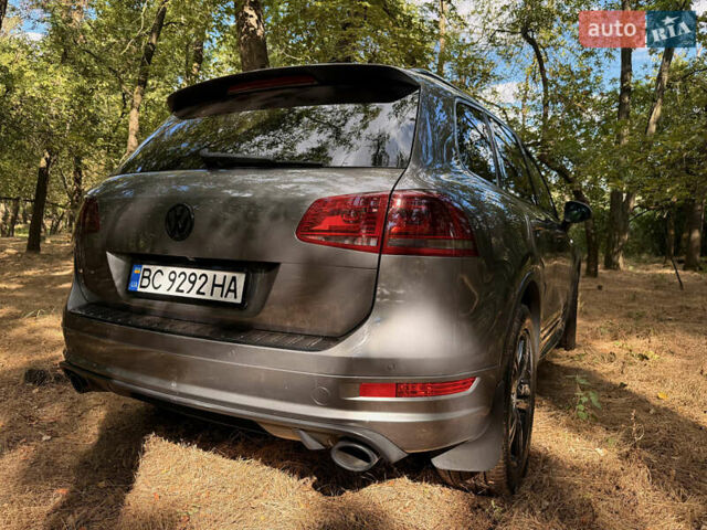 Серый Фольксваген Туарег, объемом двигателя 2.97 л и пробегом 224 тыс. км за 28086 $, фото 8 на Automoto.ua