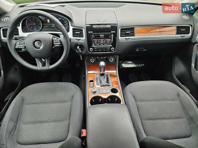 Сірий Фольксваген Туарег, об'ємом двигуна 2.97 л та пробігом 263 тис. км за 18790 $, фото 30 на Automoto.ua