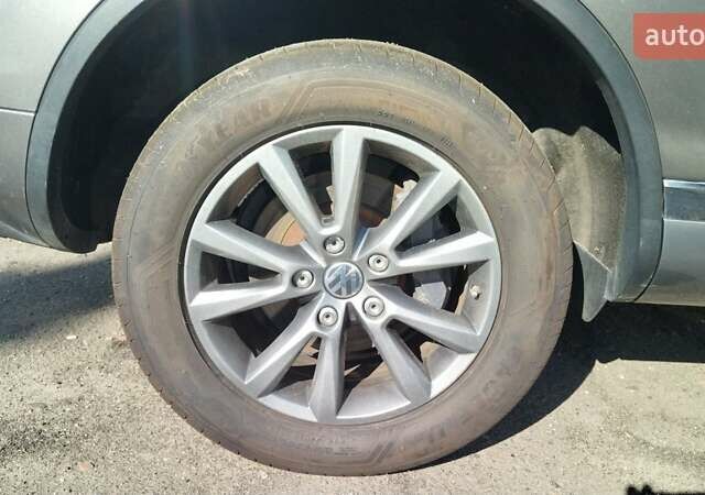 Серый Фольксваген Туарег, объемом двигателя 3.6 л и пробегом 54 тыс. км за 21000 $, фото 8 на Automoto.ua