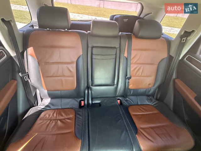 Серый Фольксваген Туарег, объемом двигателя 2.97 л и пробегом 330 тыс. км за 16500 $, фото 10 на Automoto.ua