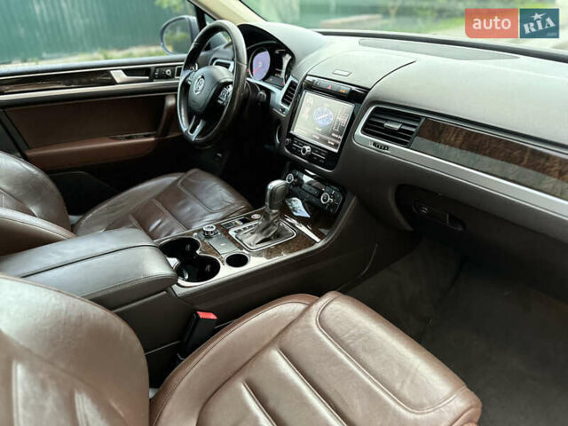 Серый Фольксваген Туарег, объемом двигателя 2.97 л и пробегом 261 тыс. км за 18000 $, фото 28 на Automoto.ua