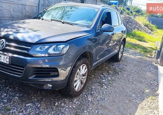 Серый Фольксваген Туарег, объемом двигателя 3 л и пробегом 319 тыс. км за 17500 $, фото 4 на Automoto.ua