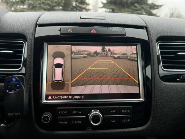 Серый Фольксваген Туарег, объемом двигателя 3 л и пробегом 223 тыс. км за 19500 $, фото 10 на Automoto.ua