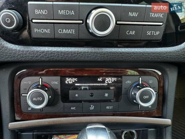 Фольксваген Туарег 2013 у Києві на Automoto.ua Сірий Фольксваген Туарег, об'ємом двигуна 2.97 л та пробігом 238 тис. км за 17000 $, фото 19 на Automoto.ua