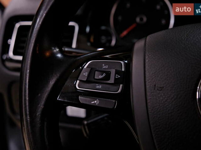 Серый Фольксваген Туарег, объемом двигателя 3 л и пробегом 219 тыс. км за 17900 $, фото 26 на Automoto.ua