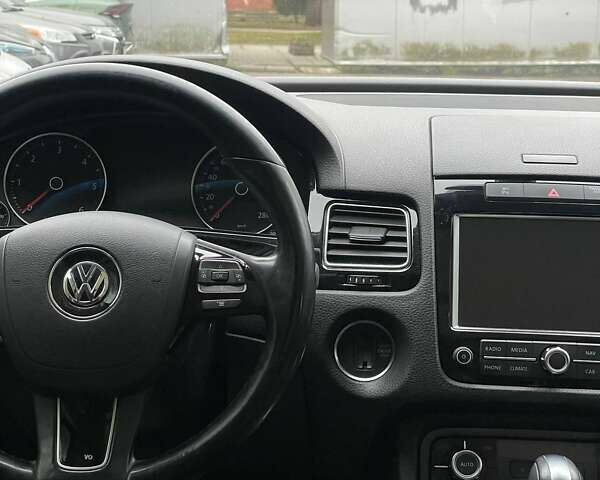 Сірий Фольксваген Туарег, об'ємом двигуна 3 л та пробігом 210 тис. км за 20700 $, фото 5 на Automoto.ua