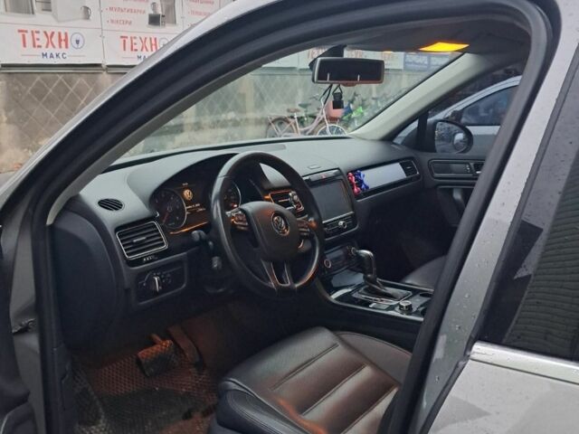 Серый Фольксваген Туарег, объемом двигателя 0 л и пробегом 268 тыс. км за 17500 $, фото 3 на Automoto.ua