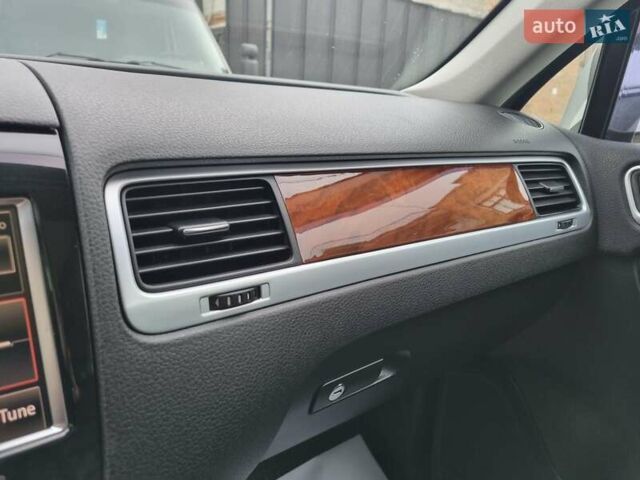 Фольксваген Туарег 2013 в Ровно на Automoto.ua Серый Фольксваген Туарег, объемом двигателя 3 л и пробегом 311 тыс. км за 20999 $, фото 58 на Automoto.ua