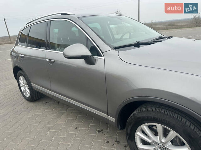 Серый Фольксваген Туарег, объемом двигателя 3.6 л и пробегом 303 тыс. км за 15800 $, фото 3 на Automoto.ua