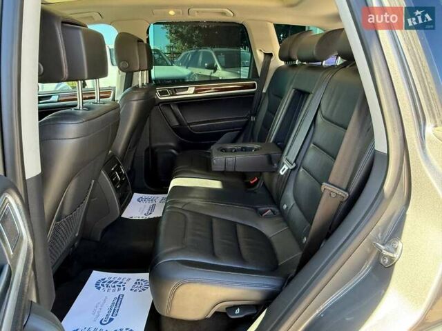 Фольксваген Туарег 2013 в Киеве на Automoto.ua Серый Фольксваген Туарег, объемом двигателя 2.97 л и пробегом 180 тыс. км за 19900 $, фото 11 на Automoto.ua