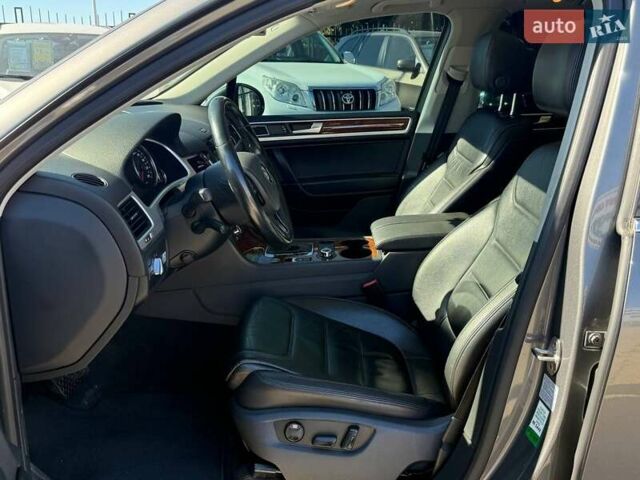 Фольксваген Туарег 2013 в Киеве на Automoto.ua Серый Фольксваген Туарег, объемом двигателя 2.97 л и пробегом 180 тыс. км за 19900 $, фото 10 на Automoto.ua