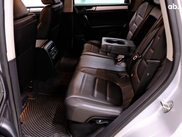 Серый Фольксваген Туарег, объемом двигателя 3 л и пробегом 219 тыс. км за 17900 $, фото 7 на Automoto.ua