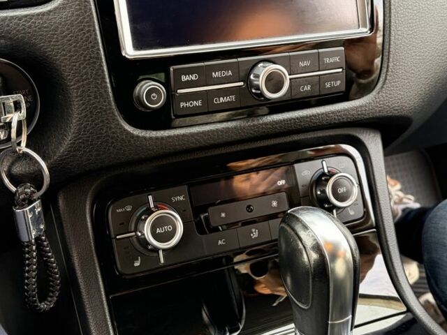 Серый Фольксваген Туарег, объемом двигателя 3.6 л и пробегом 278 тыс. км за 14200 $, фото 8 на Automoto.ua