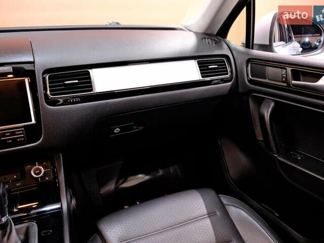 Серый Фольксваген Туарег, объемом двигателя 3 л и пробегом 219 тыс. км за 17900 $, фото 46 на Automoto.ua