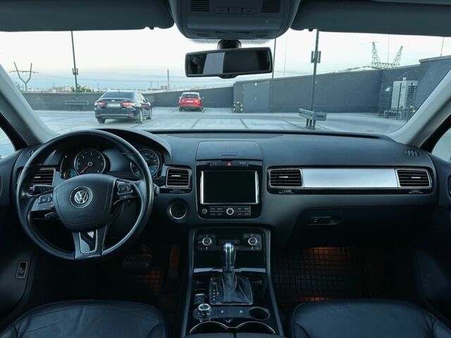 Серый Фольксваген Туарег, объемом двигателя 3 л и пробегом 209 тыс. км за 4900 $, фото 4 на Automoto.ua