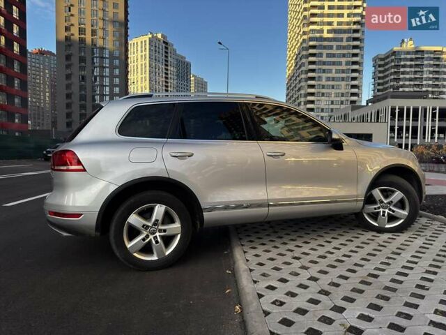 Фольксваген Туарег 2013 у Києві на Automoto.ua Сірий Фольксваген Туарег, об'ємом двигуна 2.97 л та пробігом 238 тис. км за 17000 $, фото 4 на Automoto.ua