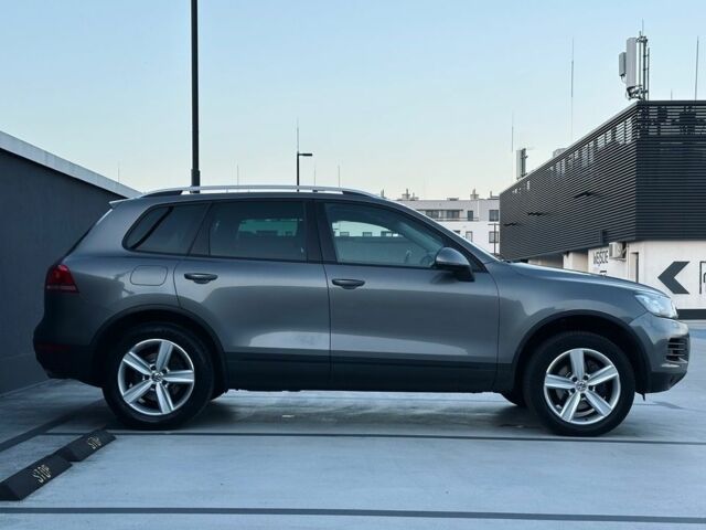 Серый Фольксваген Туарег, объемом двигателя 3 л и пробегом 209 тыс. км за 4900 $, фото 3 на Automoto.ua