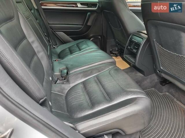 Фольксваген Туарег 2013 в Ровно на Automoto.ua Серый Фольксваген Туарег, объемом двигателя 3 л и пробегом 311 тыс. км за 20999 $, фото 41 на Automoto.ua