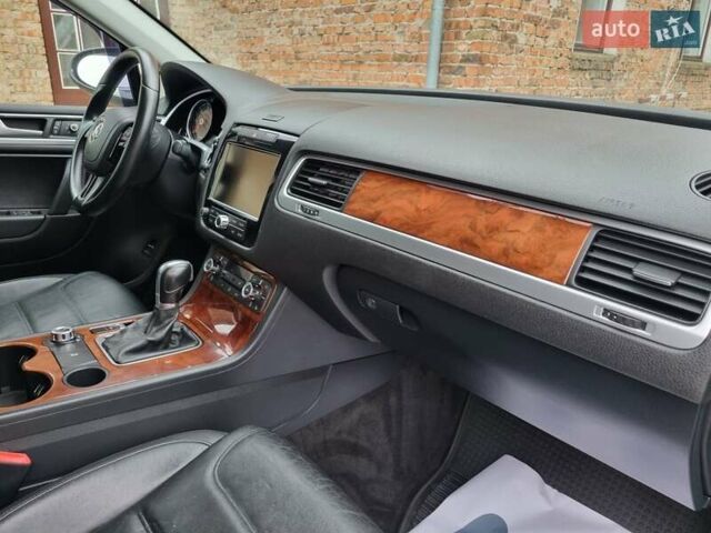 Фольксваген Туарег 2013 в Ровно на Automoto.ua Серый Фольксваген Туарег, объемом двигателя 3 л и пробегом 311 тыс. км за 20999 $, фото 47 на Automoto.ua