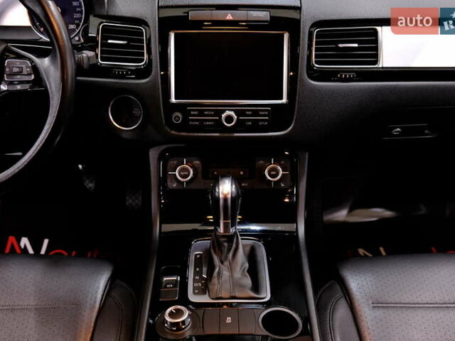 Серый Фольксваген Туарег, объемом двигателя 3 л и пробегом 219 тыс. км за 17900 $, фото 47 на Automoto.ua