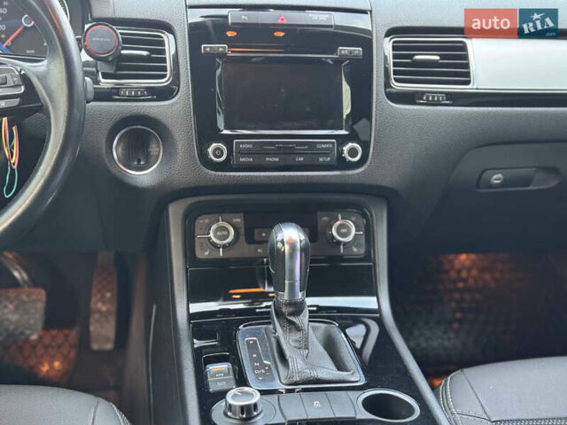 Сірий Фольксваген Туарег, об'ємом двигуна 3 л та пробігом 229 тис. км за 18100 $, фото 19 на Automoto.ua