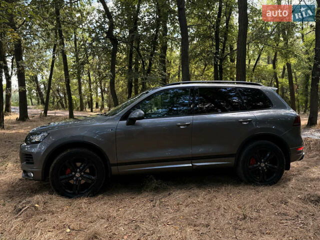Серый Фольксваген Туарег, объемом двигателя 2.97 л и пробегом 224 тыс. км за 28086 $, фото 5 на Automoto.ua