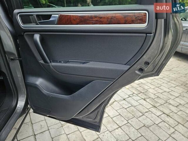 Сірий Фольксваген Туарег, об'ємом двигуна 2.97 л та пробігом 263 тис. км за 18790 $, фото 23 на Automoto.ua