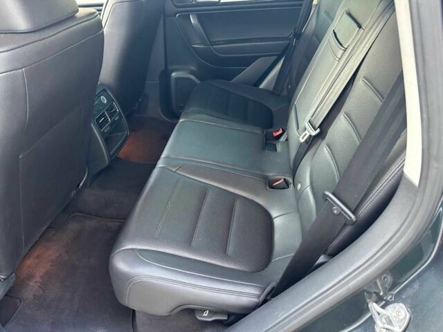 Серый Фольксваген Туарег, объемом двигателя 3 л и пробегом 93 тыс. км за 16800 $, фото 19 на Automoto.ua