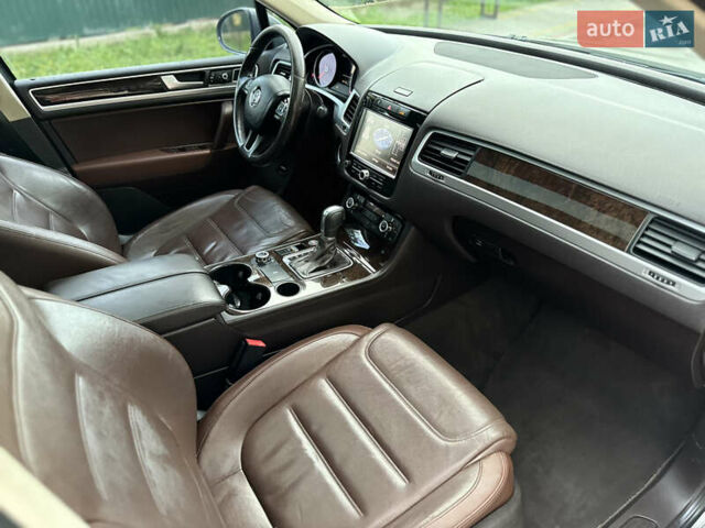 Серый Фольксваген Туарег, объемом двигателя 2.97 л и пробегом 261 тыс. км за 18000 $, фото 22 на Automoto.ua